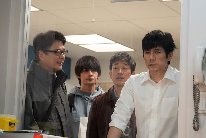 田中哲司、佐野勇斗、迫田孝也、西島秀俊/「真犯人フラグ」第10話より(C)日本テレビ