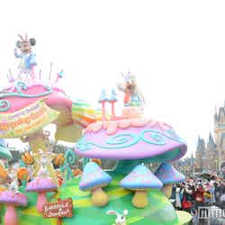 ディズニー・イースター、パレード初お披露目は雨天バージョン（C）モデルプレス／「ディズニー・イースター」　（C）Disney