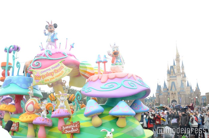 ディズニー・イースター、パレード初お披露目は雨天バージョン(C)モデルプレス/「ディズニー・イースター」 (C)Disney
