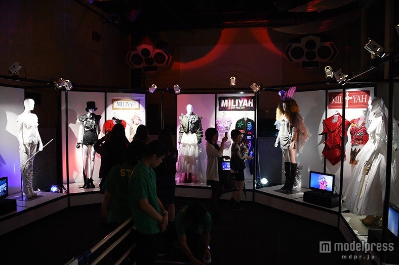 過去のツアーの衣装展示