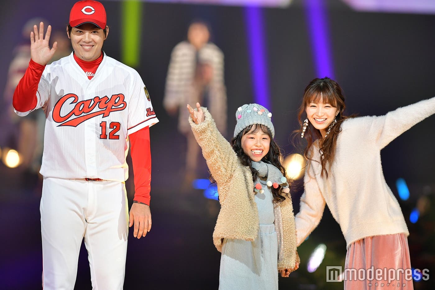 九里亜蓮投手、浮田姫菜乃(うきたひなの)ちゃん、岡崎紗絵 (C)モデルプレス