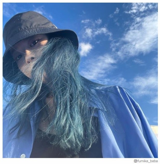 馬場ふみか、青髪にイメチェン「かわいすぎる」「素敵」と反響