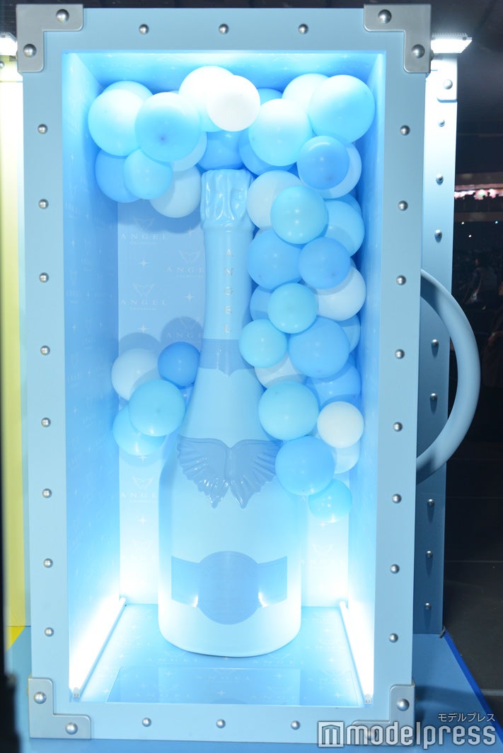 ブルーの体験ブース（C）モデルプレス