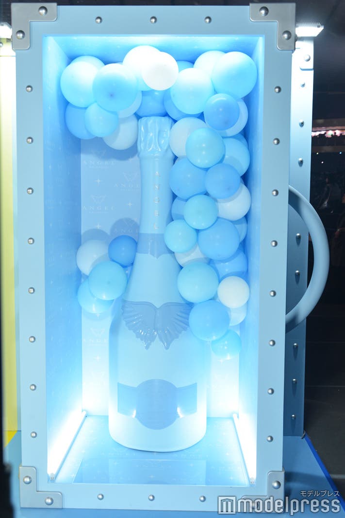 ブルーの体験ブース(C)モデルプレス