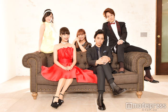 (前列左から)美沙玲奈、佐藤寛太(後列左から)灯敦生、山口乃々華、大倉士門(C)モデルプレス