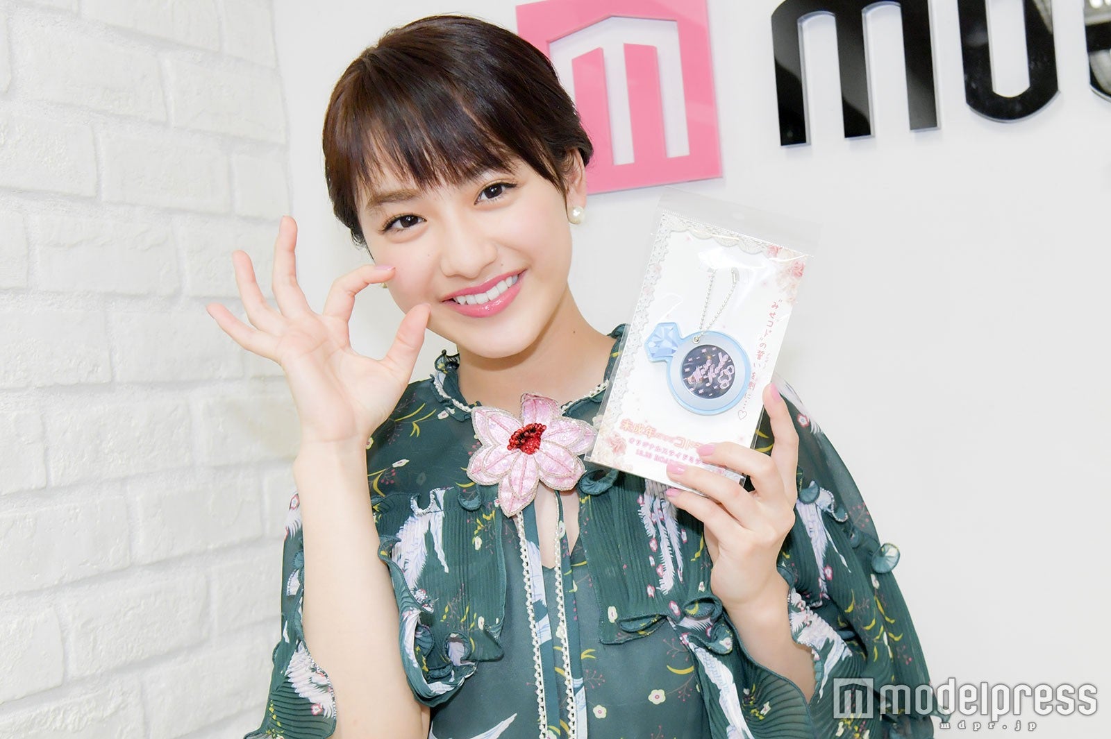 オリジナルミラーを配布してくれました！（C）モデルプレス