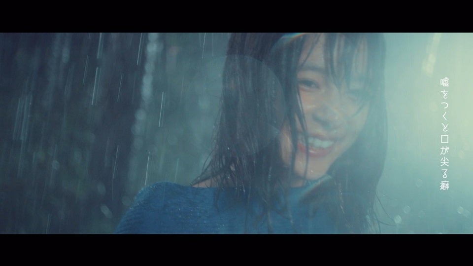 芳根京子／Little Glee Monster 『ヒカルカケラ』MVより（提供写真）