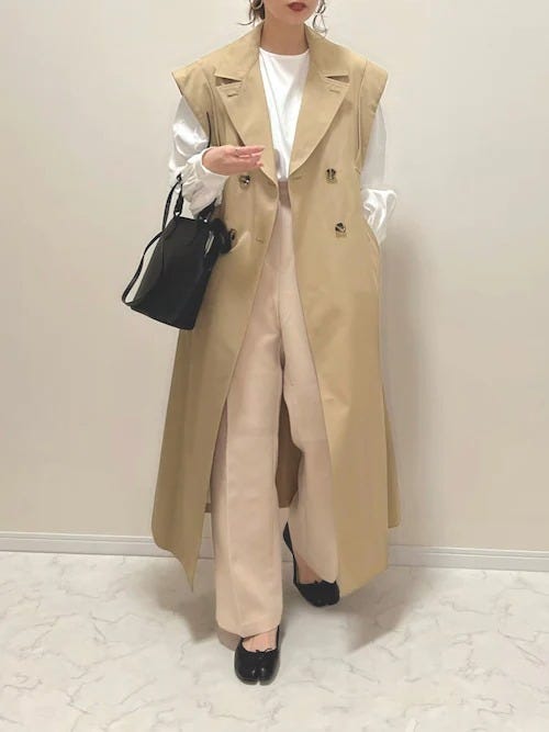 ジレ ベスト レディース 春 コーディネート レディース コーディネート コーデ 着こなし おすすめ オススメ トレンド ポイント コツ おしゃれ お洒落 オシャレ 2022 ジレ ベスト 春 パンツ トップス 白 ホワイト ベージュ フラットシューズ