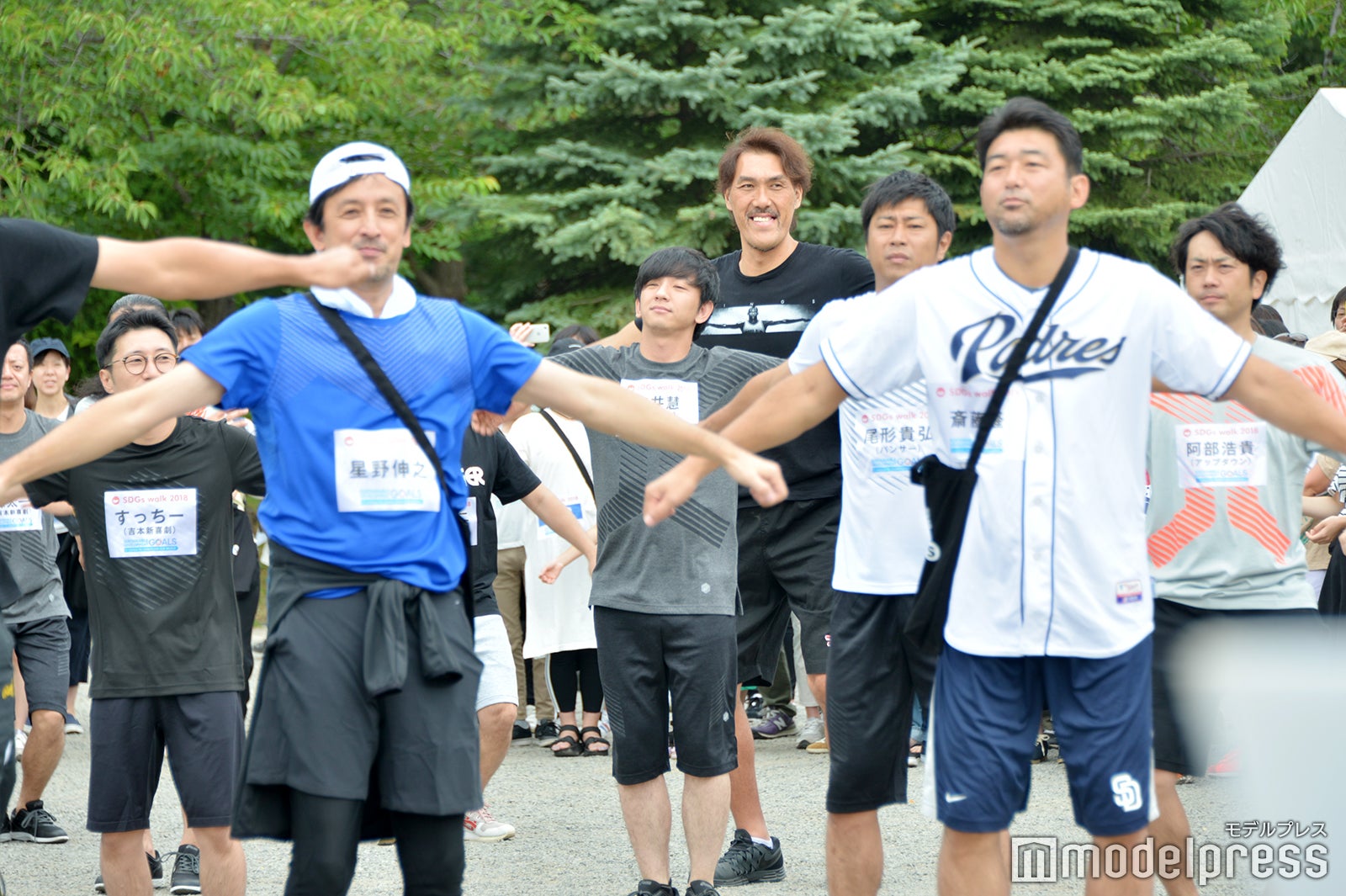 スタート前にラジオ体操（C）モデルプレス