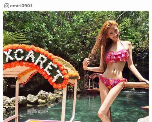 “No.1キャバ嬢モデル兼社長”愛沢えみり、ビキニで圧巻スレンダーボディを披露
