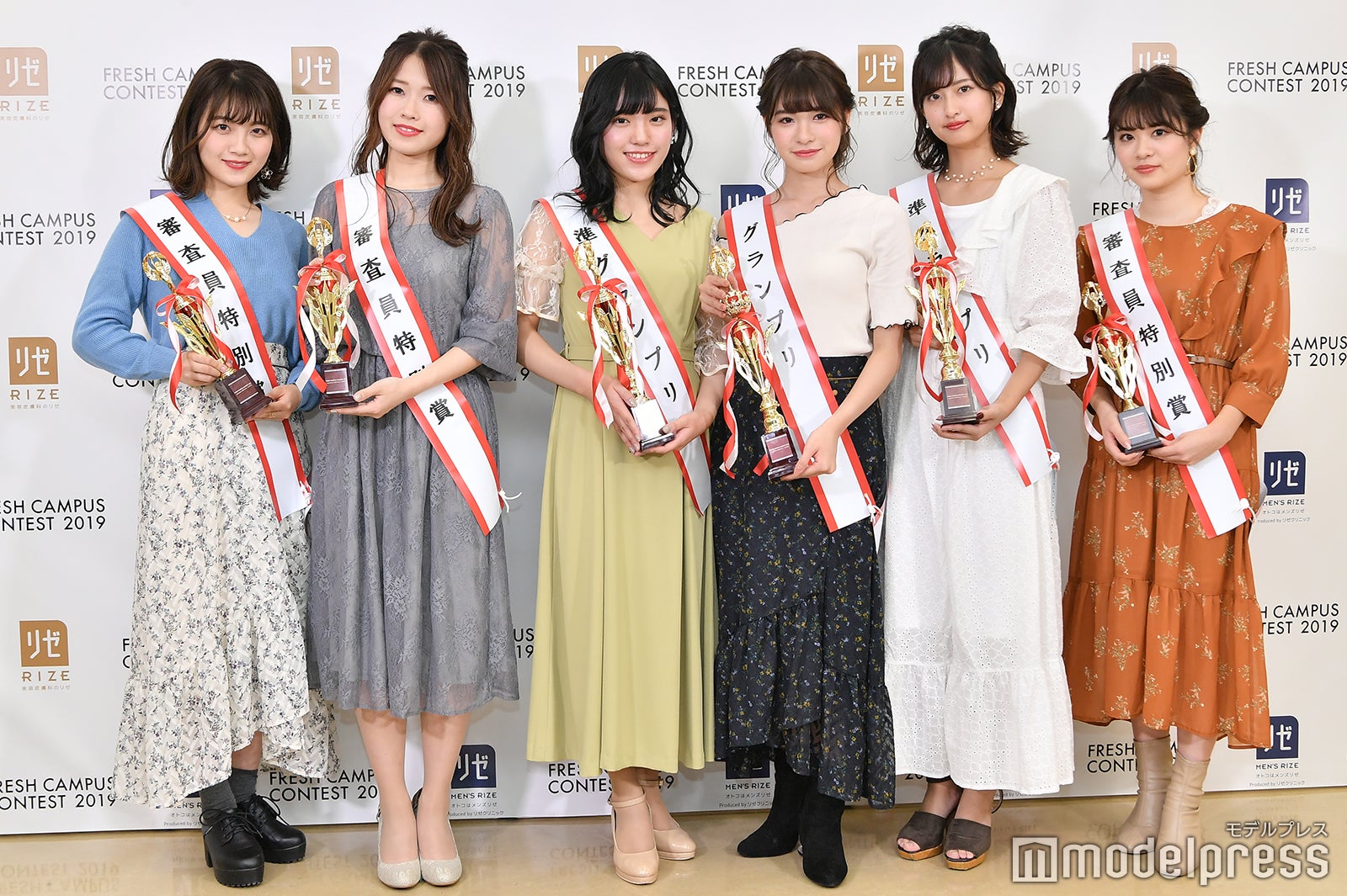 （左から）渡辺萌菜、坂本奈優、望月優夢、中川紅葉、斉藤里奈、村上由樹（C）モデルプレス