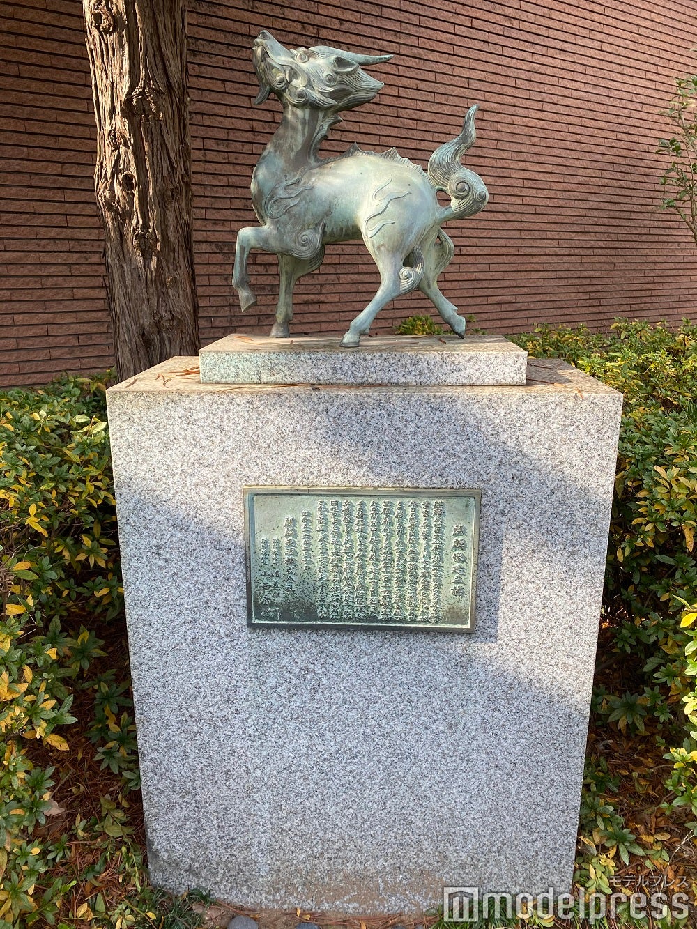 工場ならではの「麒麟」(きりん)の銅像も（C）モデルプレス