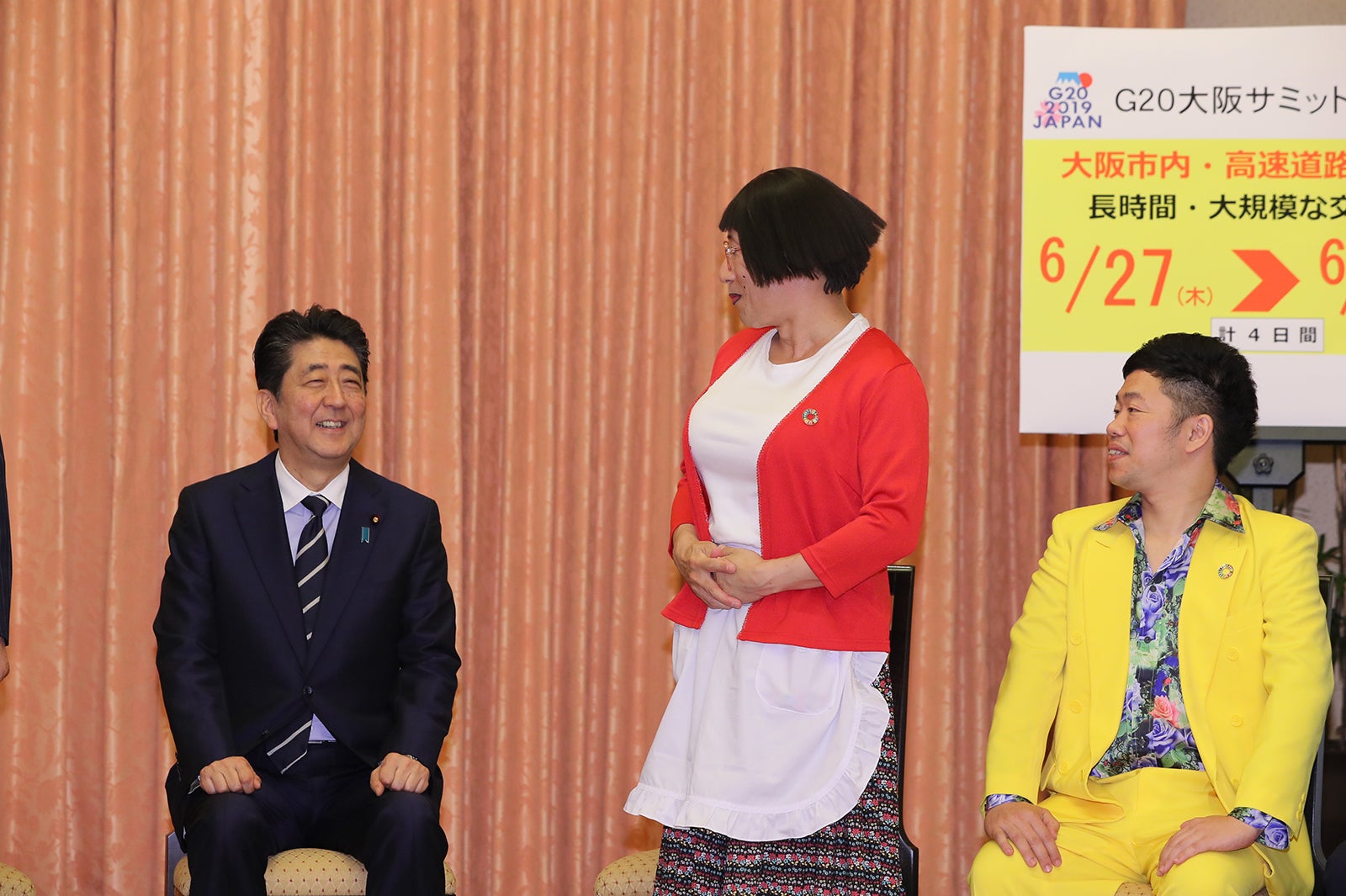 （左から）安倍晋三首相、すっちー、吉田裕 （提供写真）