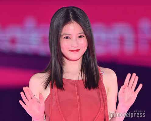 今田美桜「ガルアワ」シークレット出演で歓声止まず ほっそり二の腕際立つノースリーブドレス姿【GirlsAward 2024 S/S】