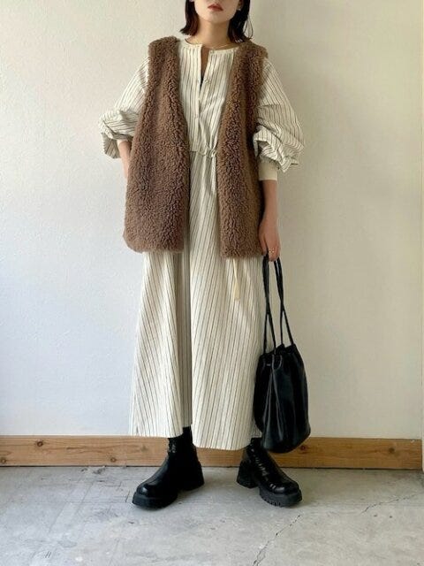 ベスト　コーデ　秋