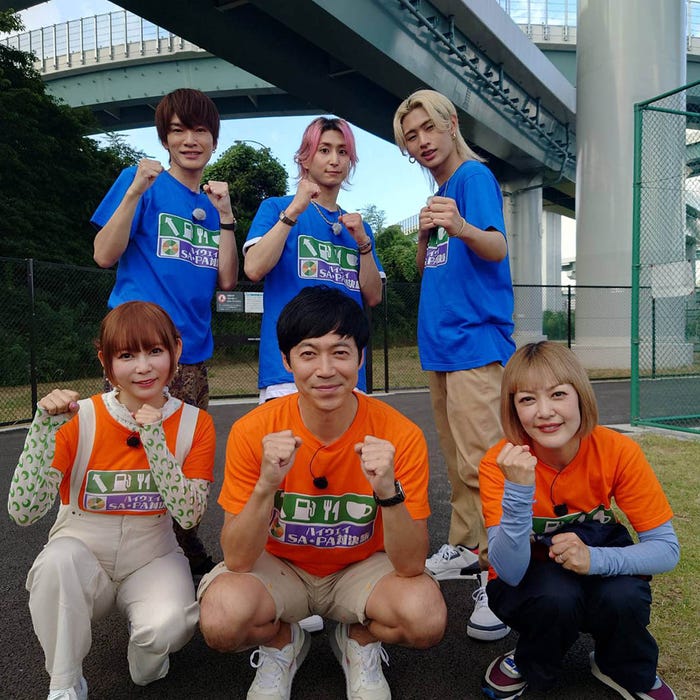 (後列左から)深澤辰哉、佐久間大介、猪狩蒼弥(前列左から)中川翔子、東貴博、松嶋尚美(C)テレビ東京