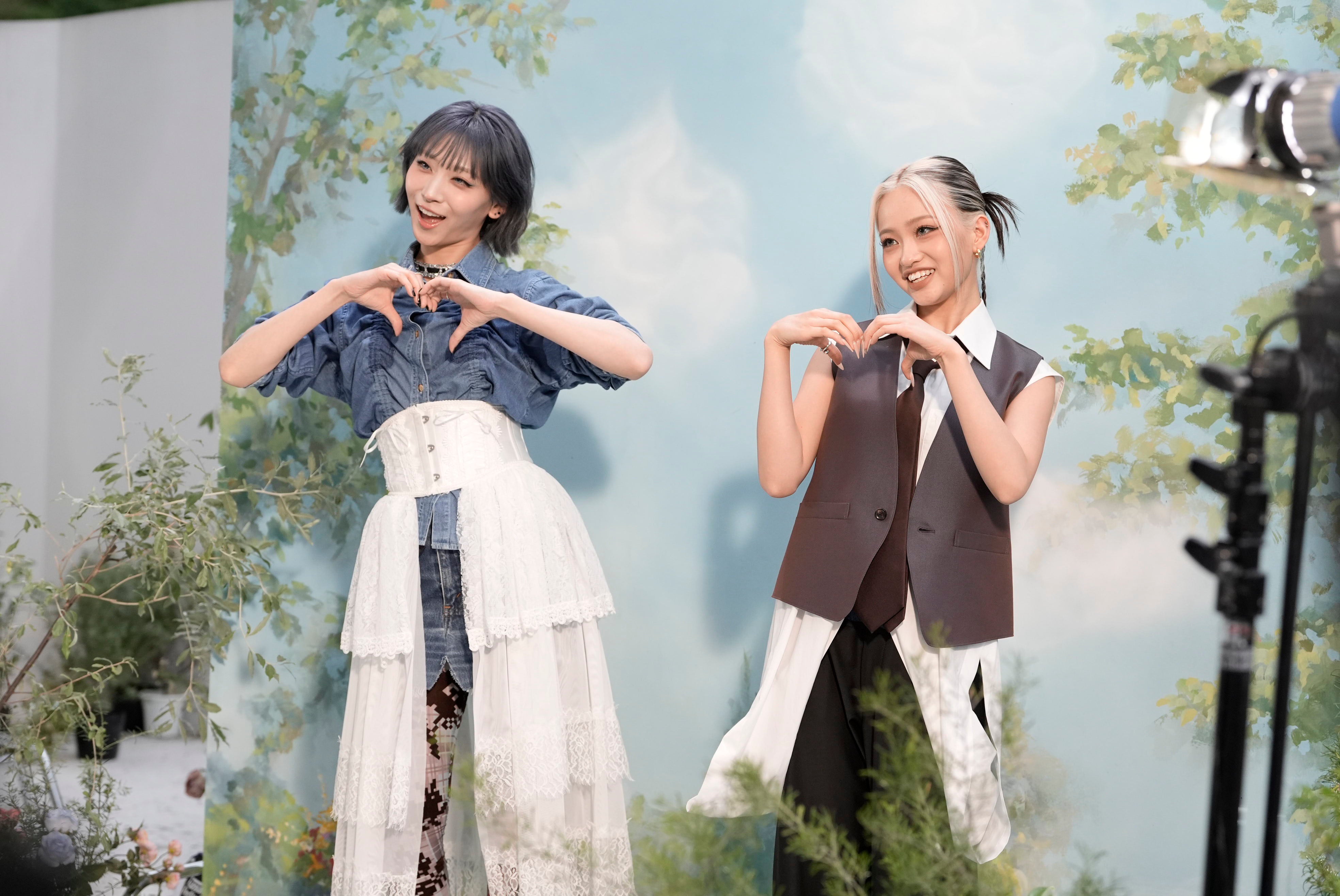 HANA・YURI、夏休みで一番濃かった思い出は「No No Girls」JISOOとマック新CMでワルツダンス＆自然体リアクションも