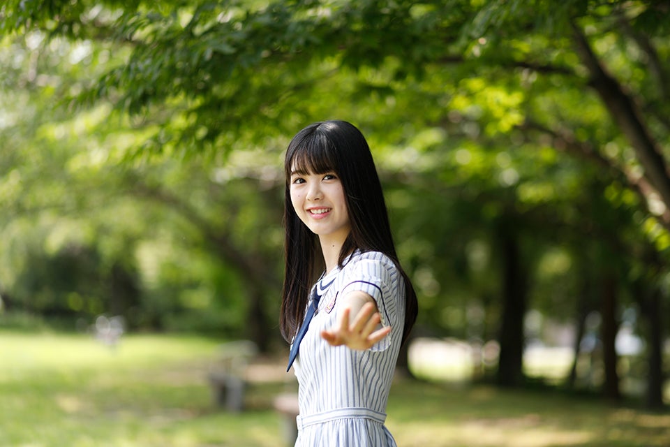 「夏のFree&Easy」（2014年7月発売の9thシングル）の衣装を着た筒井あやめ（提供写真）