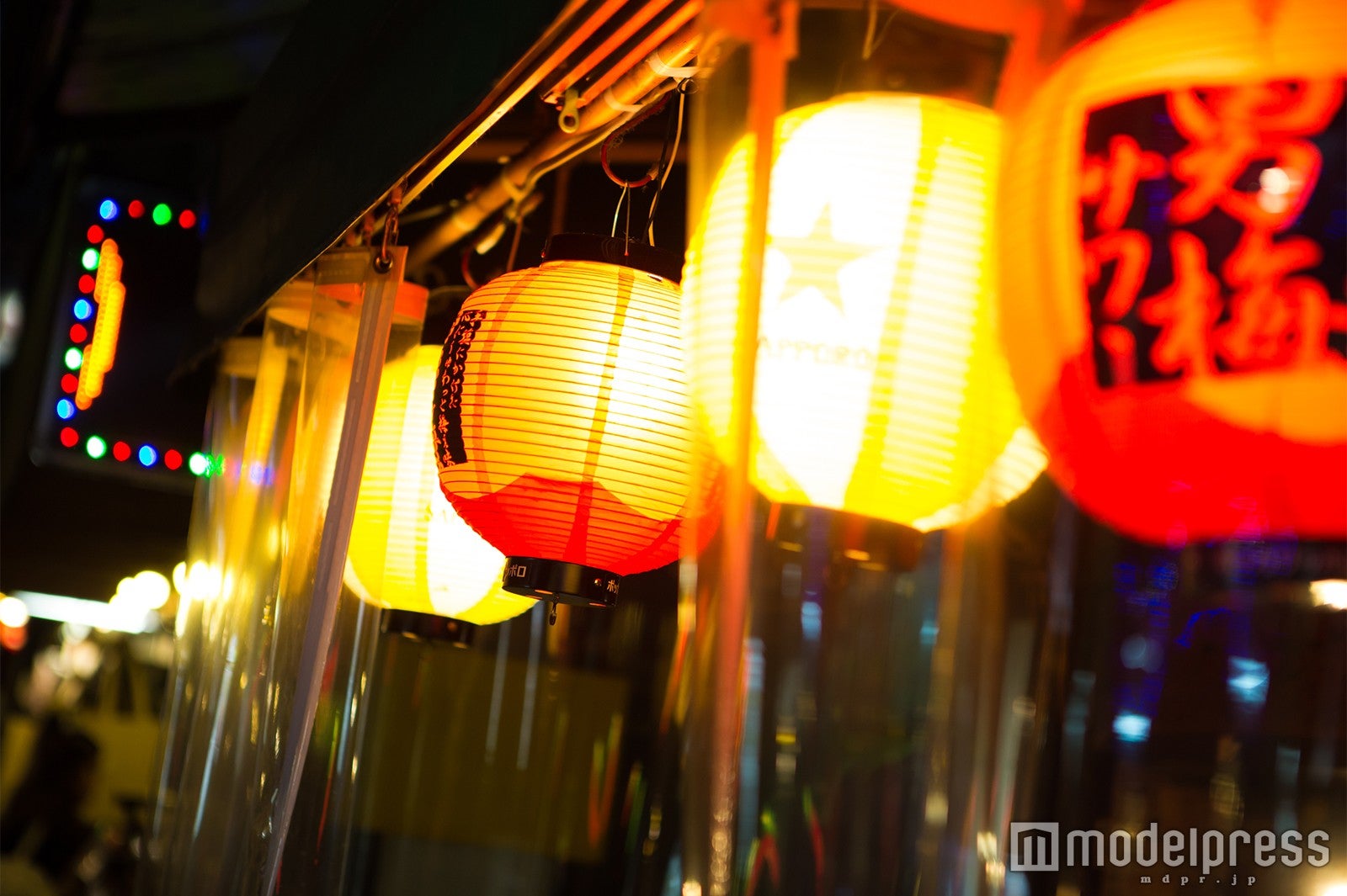 ハーモニカ横丁／モデル：榊本麻衣、伊原めあり（C）モデルプレス