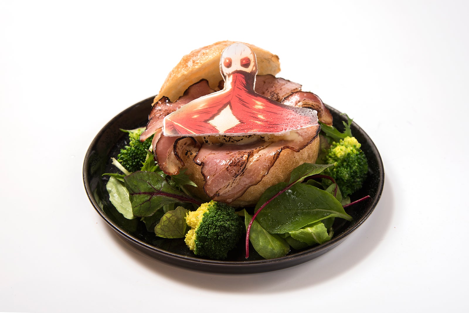 うなじを削ぎ落とせ！駆逐ポットシチュー￥1,200（税込）／（C）諫山創・講談社／「進撃の巨人」製作委員会 (C)TOKYO-SKYTREE