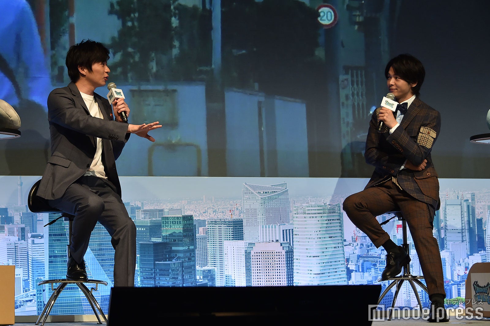 夕方設定のCMを朝4時から撮影した田中圭＆中村倫也（C）モデルプレス