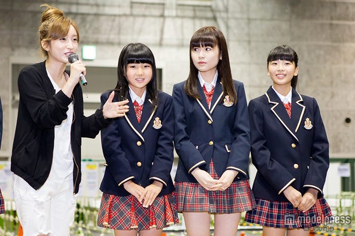 (左から)梅田彩佳、安藤愛璃菜、村中有基、安田桃寧(C)NMB48