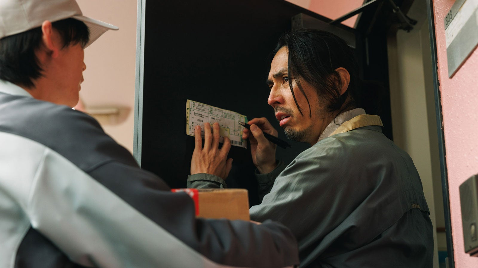 高橋文哉、袴田吉彦（C）2024「あの人が消えた」製作委員会