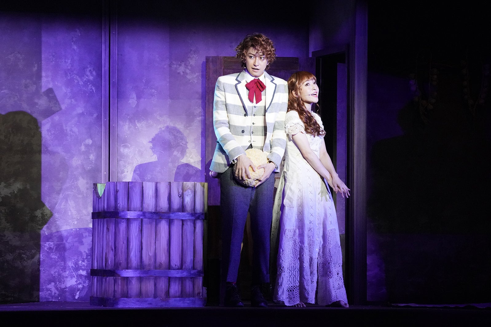 ミュージカル「ダンス オブ ヴァンパイア」（左から）アルフレート：相葉裕樹、サラ：神田沙也加（提供写真）