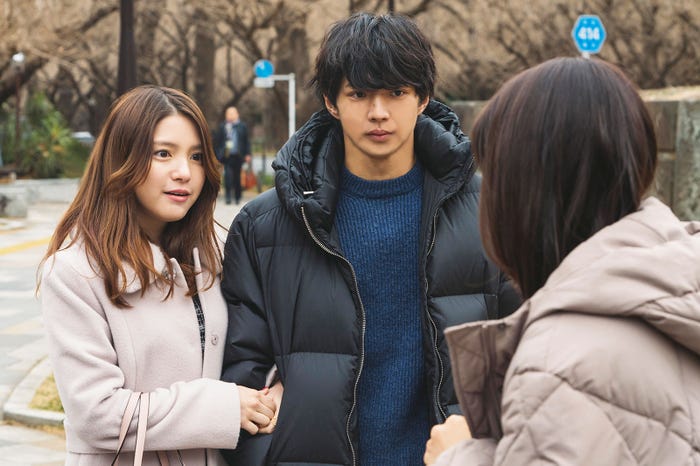 川島海荷、佐藤大樹、見上愛/「liar」第1話より (C)MBS/TBS