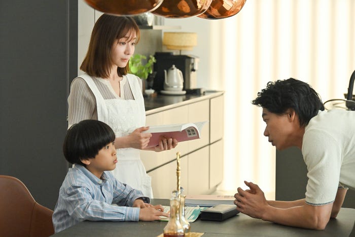 高橋龍之介、田中みな実、笠松将「フェイクマミー」第5話(C)TBS