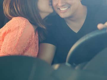 彼女が 車の助手席で缶ビールを飲み始めて 男がドン引いた ドライブ中の28歳女のある行為 モデルプレス