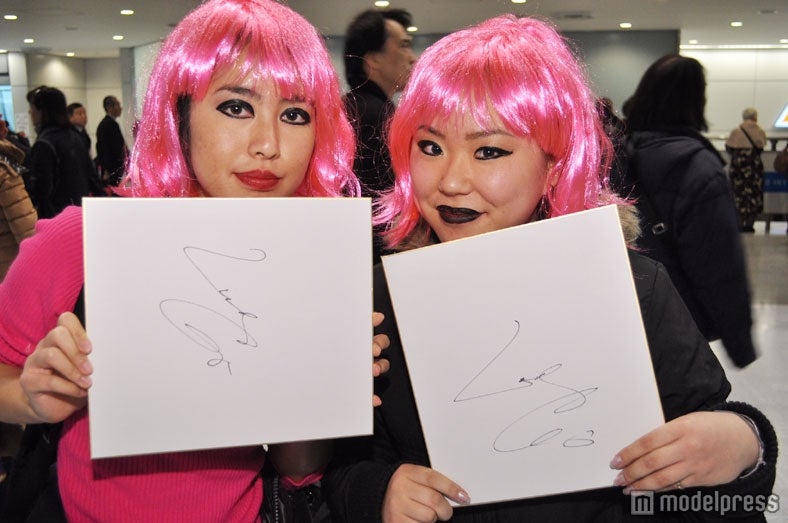 ガガからサインを受け取ったファン