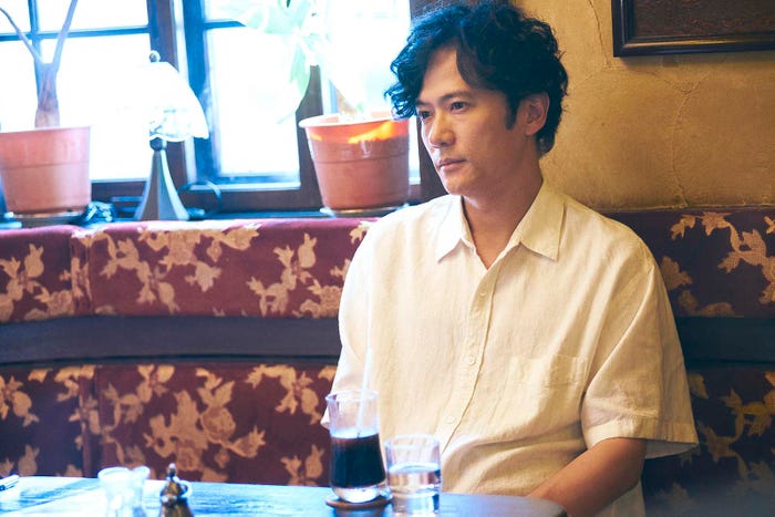 稲垣吾郎(C)2022「窓辺にて」製作委員会