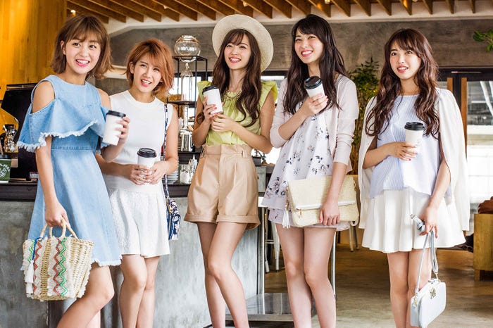 「鈴木愛理の着回し30days」に℃-uteメンバーが全員集合/「Ray」8月号より(画像提供:主婦の友社)