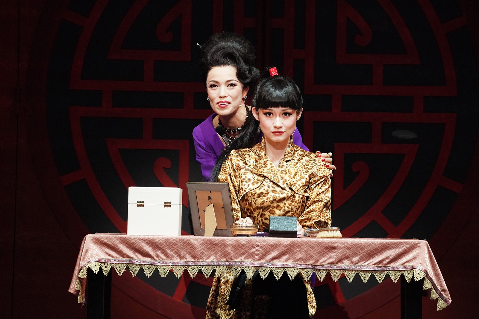 ミュージカル「FLOWER DRUM SONG」より（C）エイベックス・エンタテインメント株式会社／撮影：岩田えり