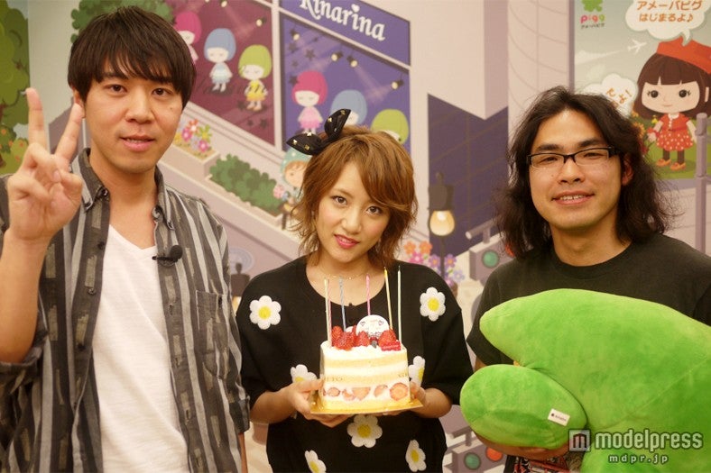 AKB48高橋みなみ（中央）とロッチ（左：コカドケンタロウ、右：中岡創一）