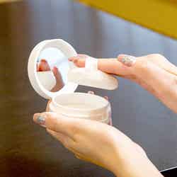 肌触りふわふわの厚みのあるパフ&ミラー付きコンパクトが優秀