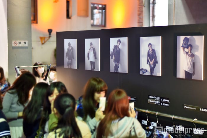 デザインしたグッズのTシャツも人気(C)モデルプレス