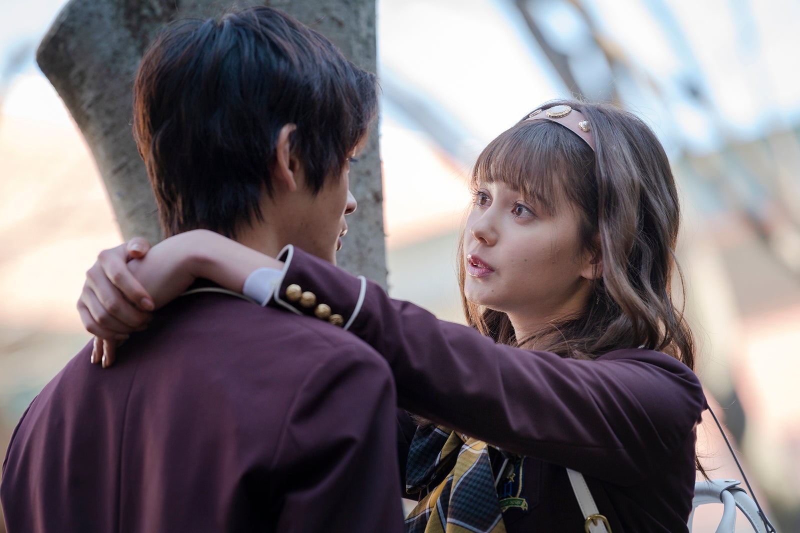 神尾楓珠、愛花／「ブラックシンデレラ」第1話より（C）AbemaTV,Inc.