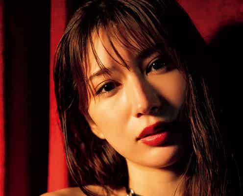 美しすぎるリングガールで話題・雪平莉左、こぼれる豊満バストに釘付け