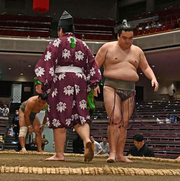 熱烈タイガースファンの朝阪神、意地の今場所初勝利【大相撲夏場所】
