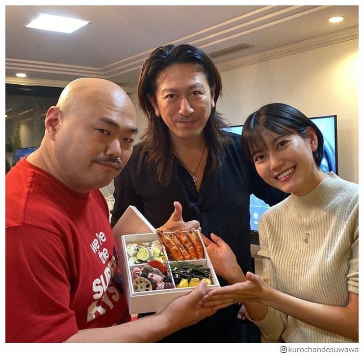 クロちゃん＆真剣交際中・リチ、有名ミュージシャン主催の新年会参加に驚きの声「どんな繋がり？」