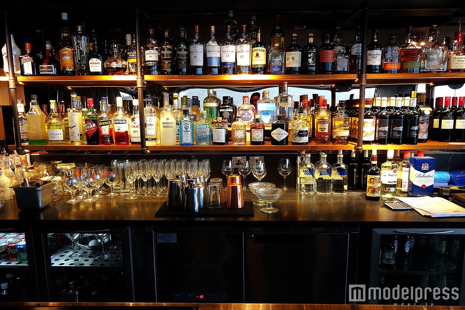 多種多様な世界のお酒が並ぶ/画像提供：香港政府観光局