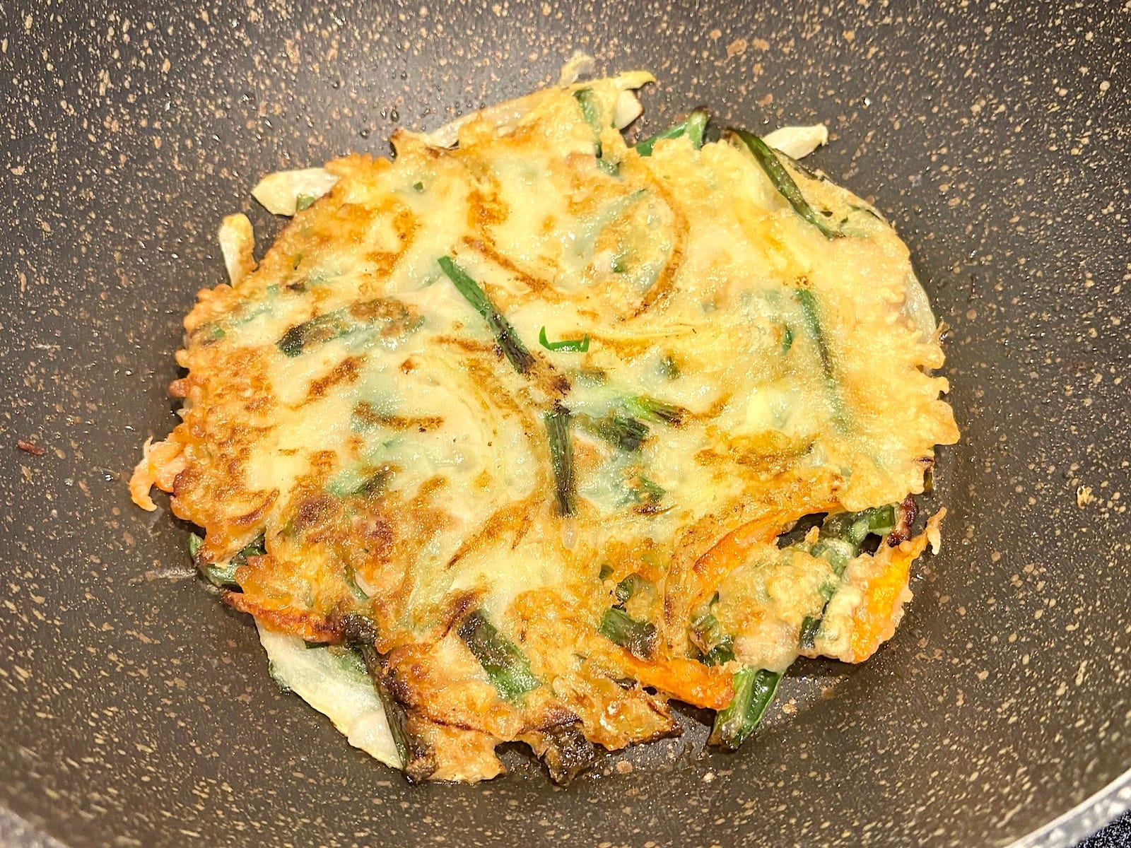 約2枚分のチヂミを作れます。焼いたときの香ばしい匂いが食欲をそそります!