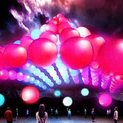 「家康公とチームラボ 夜の駿府城跡と、浮遊する光の天守」イメージ/画像提供:チームラボ【モデルプレス】