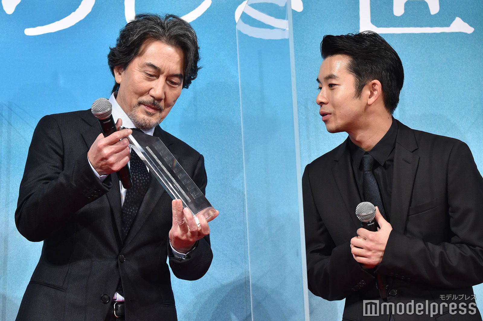 役所広司、仲野太賀（C）モデルプレス