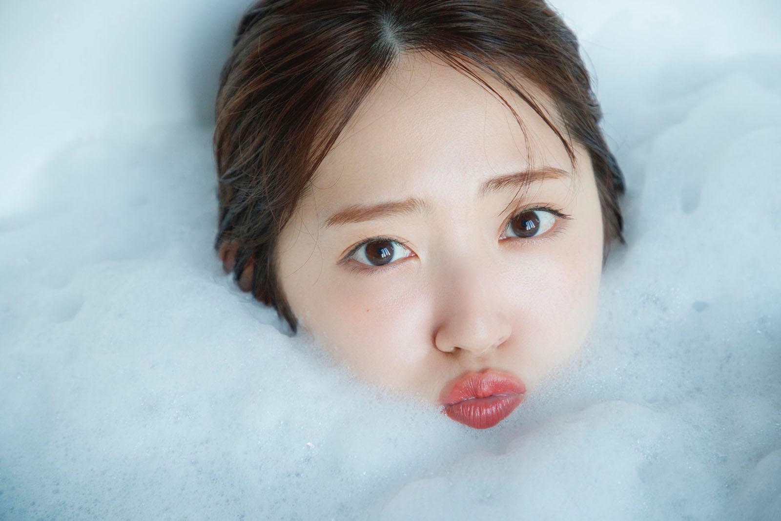 “パーフェクトアイドル”鈴木愛理、デビュー20周年記念写真集決定　ランジェリーなどのセクシーカット＆すっぴんも