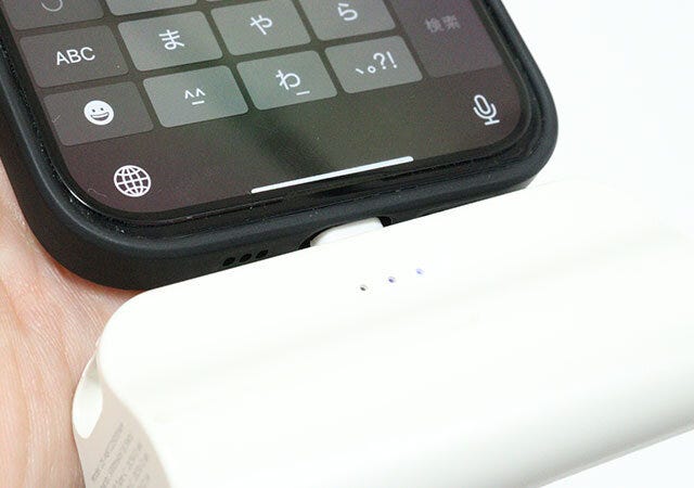 ダイソーのiP15/14用ケース　立体印刷　星月夜は充電しやすい