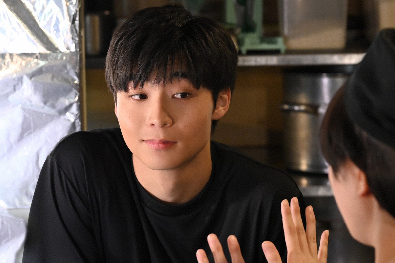 八村倫太郎「シンデレラ クロゼット」第1話（C）「シンデレラ クロゼット」製作委員会