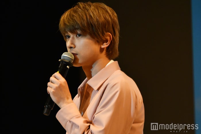 吉沢亮 ファンを手つなぎエスコート ソファでおしゃべり ママレ 遊と夢のシェアハウス気分 モデルプレス 吉沢亮 ファンを手つなぎエスコート ソファでおしゃべり ママレ 遊と夢のシェアハウス気分 モデルプレス